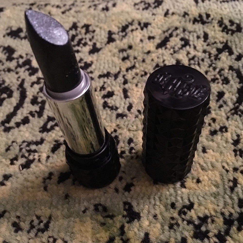 Kat Von D Studded Kiss Lipstick in NaYEON